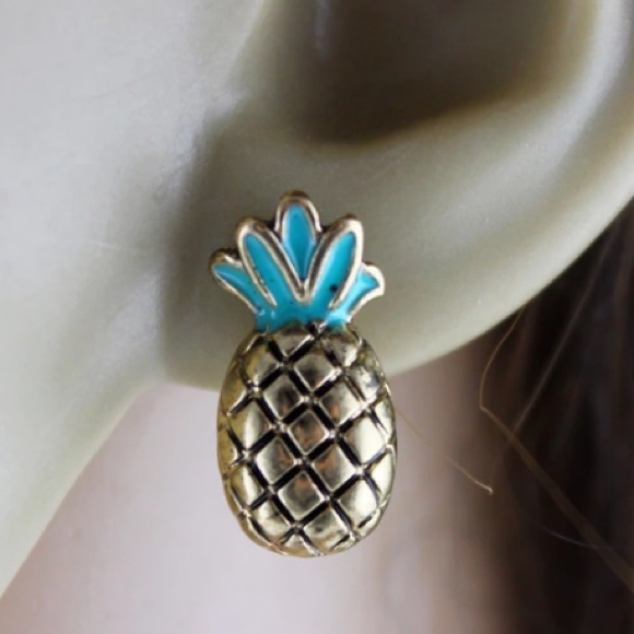 NEW Gold Tone Pineapple 🍍 Earrings - Picture 3 of 3