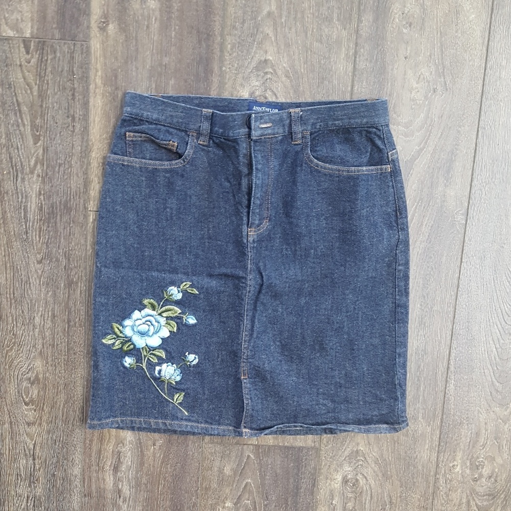Ann Taylor Embroidered Floral Jean skirt - Size 8