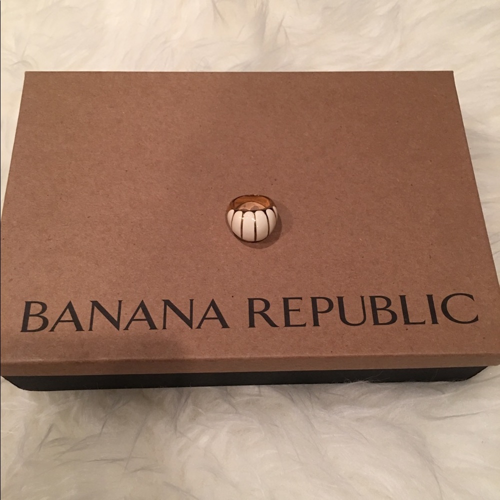 BANANA REPUBLIC Gold/White Ring