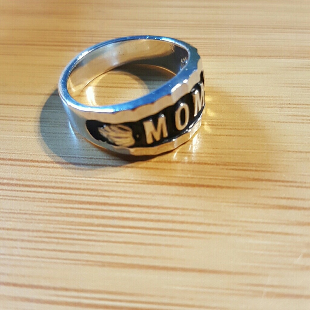Black hills gold sterling mom's ring 5.25
