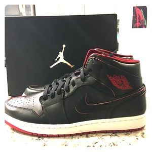 Mens size 11 Air Jordan 1 Mid