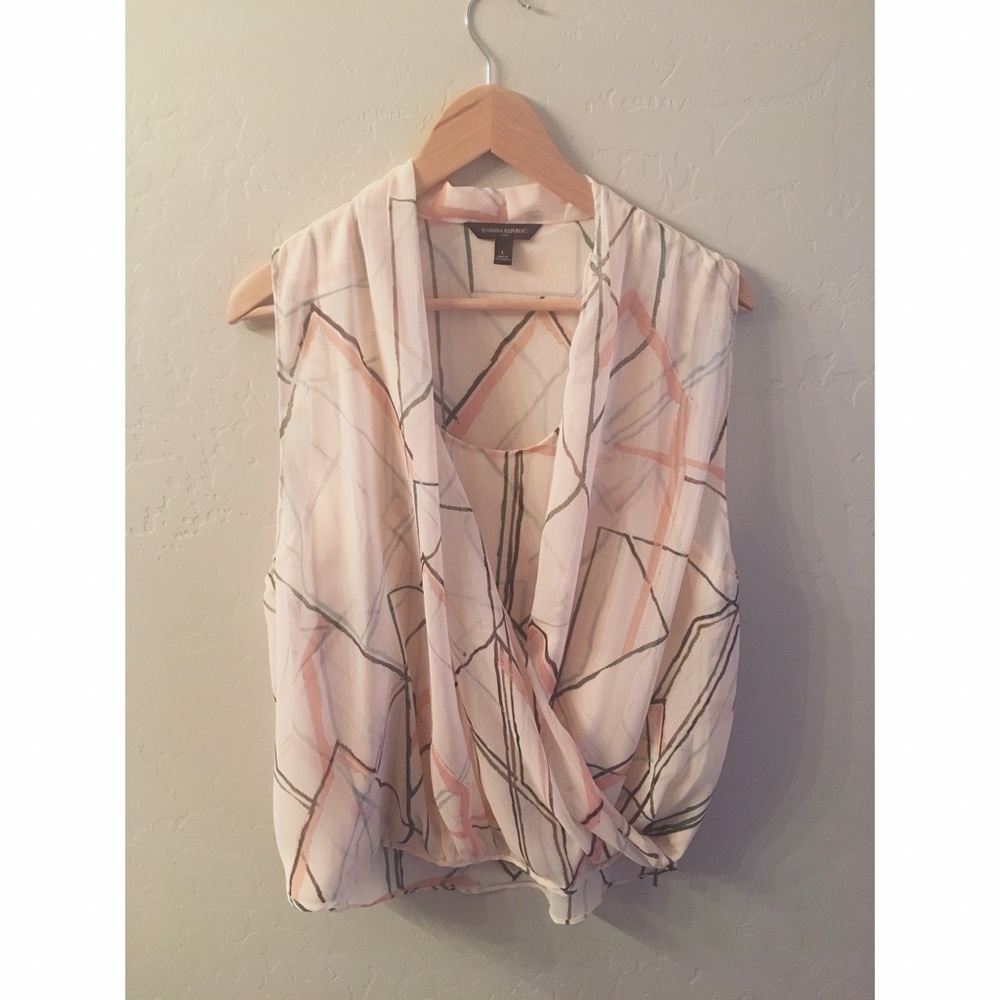 Taking offers! NWOT Banana Republic Blush Blouse L