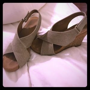 Like Mew gray and tan wedges