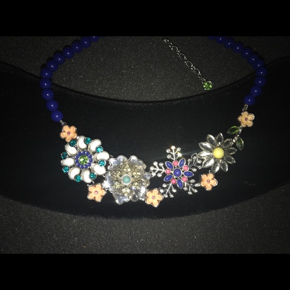 Lia Sophia Jewelry - 💎 Lia Sophia Floral Frenzy Necklace NWOT