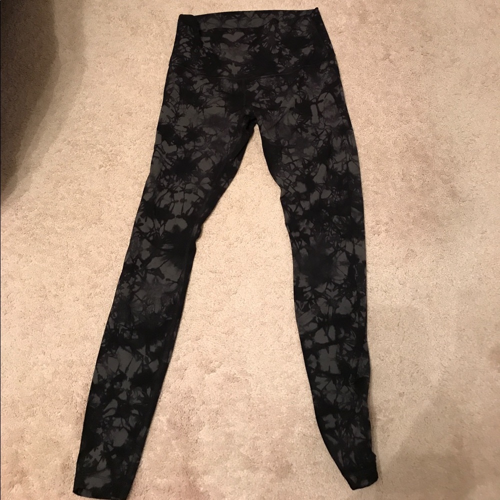 Perfect condition lululemon wonder unders!