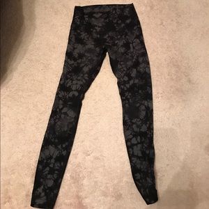 Perfect condition lululemon wonder unders!