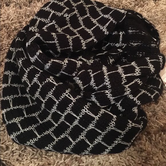 Scarf - Picture 4 of 4