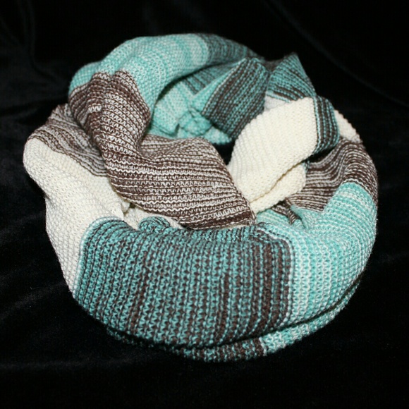 2 Scarves bundle - Picture 4 of 5