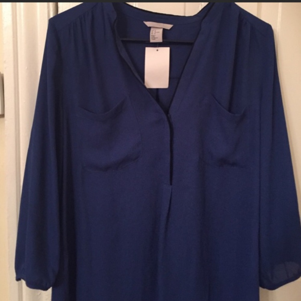 H and m  NWT top with roll up sleeves