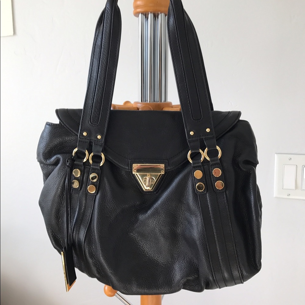 La Victorie Black Shoulder Bag