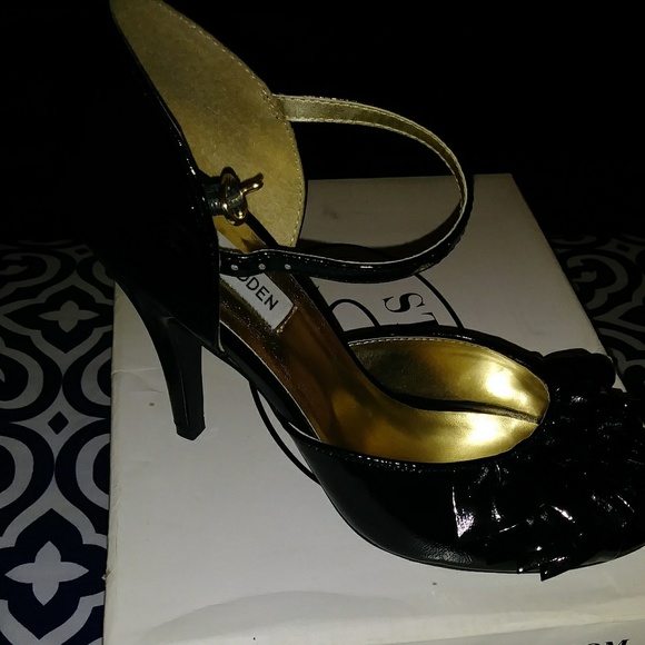 Steven Madden P-Talisa Blk Patent Heels - Picture 4 of 4