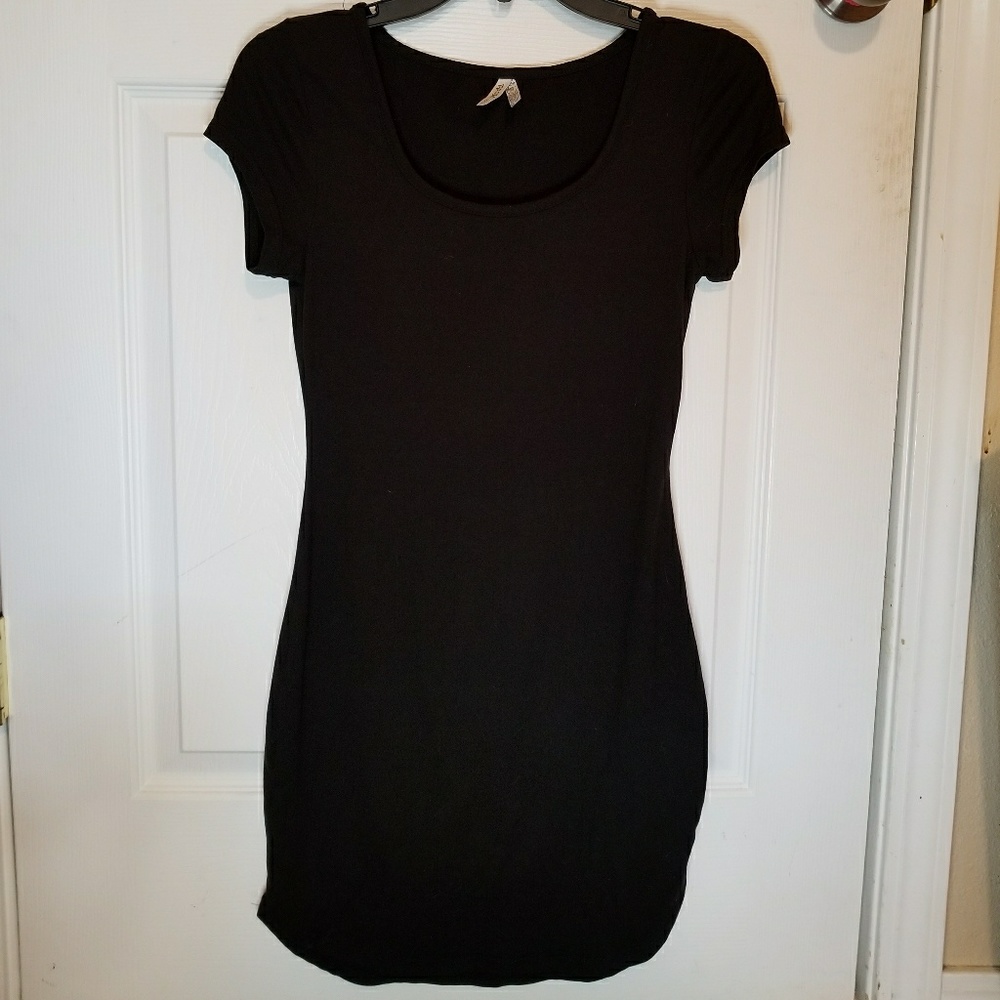 Black short sleeve dress