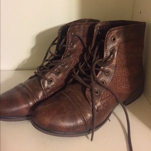 Combat boots with lace
