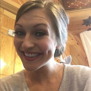 Meet your Posher, Cassandra