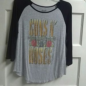 Classic Gray and Black ,Guns and Roses t-shirt