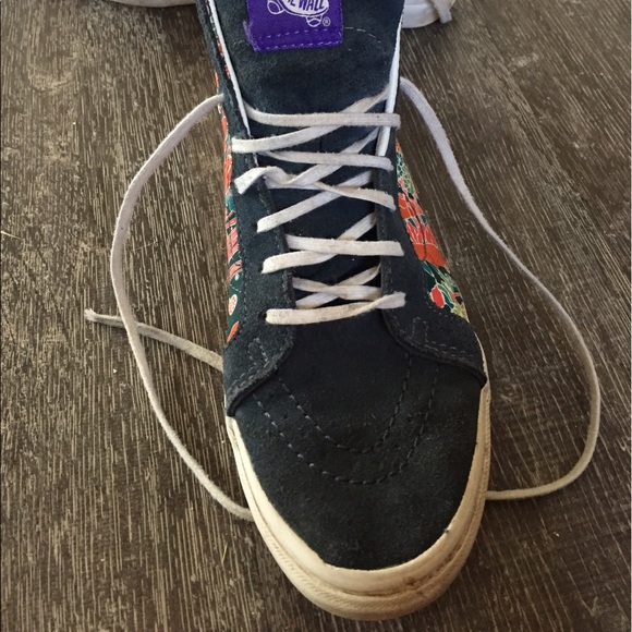 Vans - Picture 2 of 2