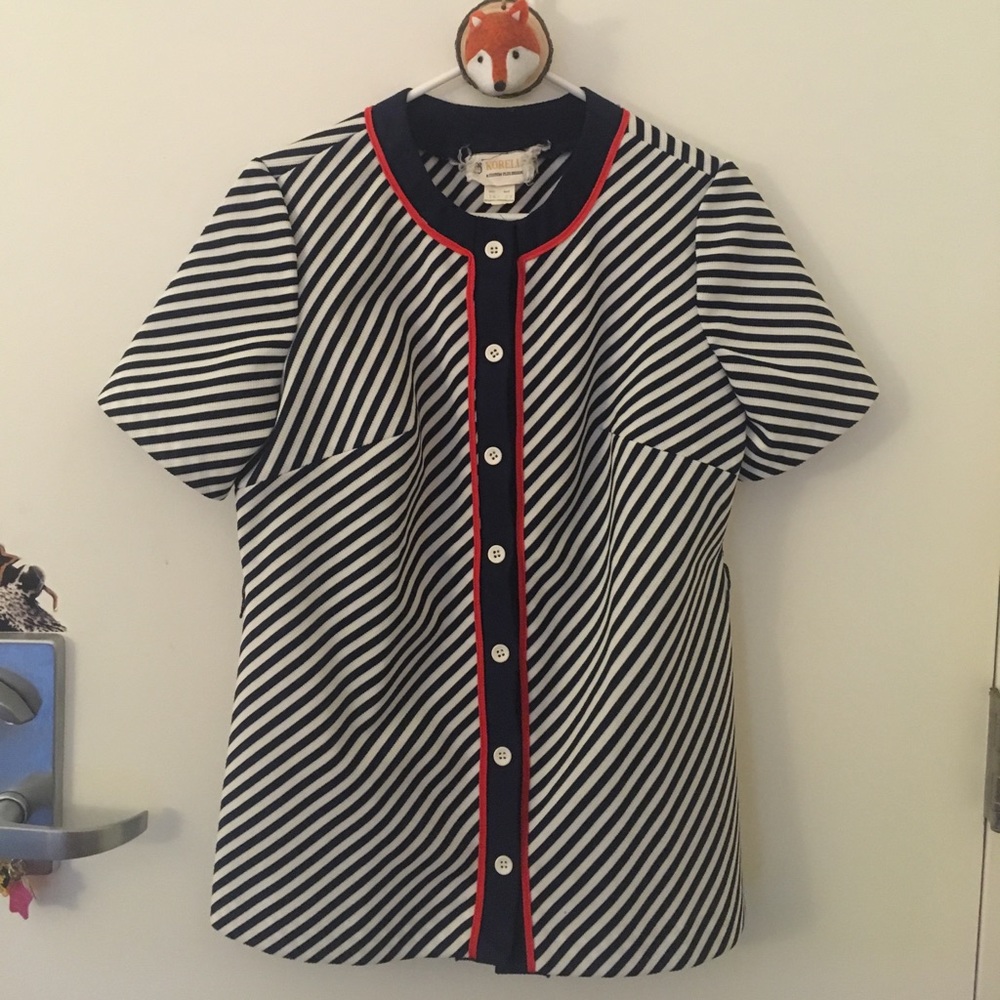 VINTAGE 100% polyester top.