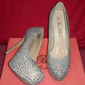 NWT Iridescent Silver Heels
