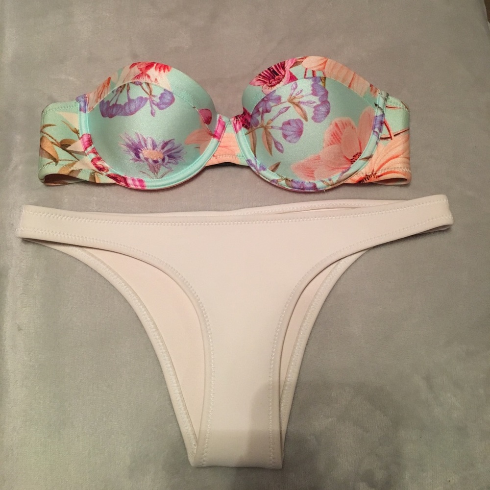 Triangl bikini set (top:small) (bottoms:XS)
