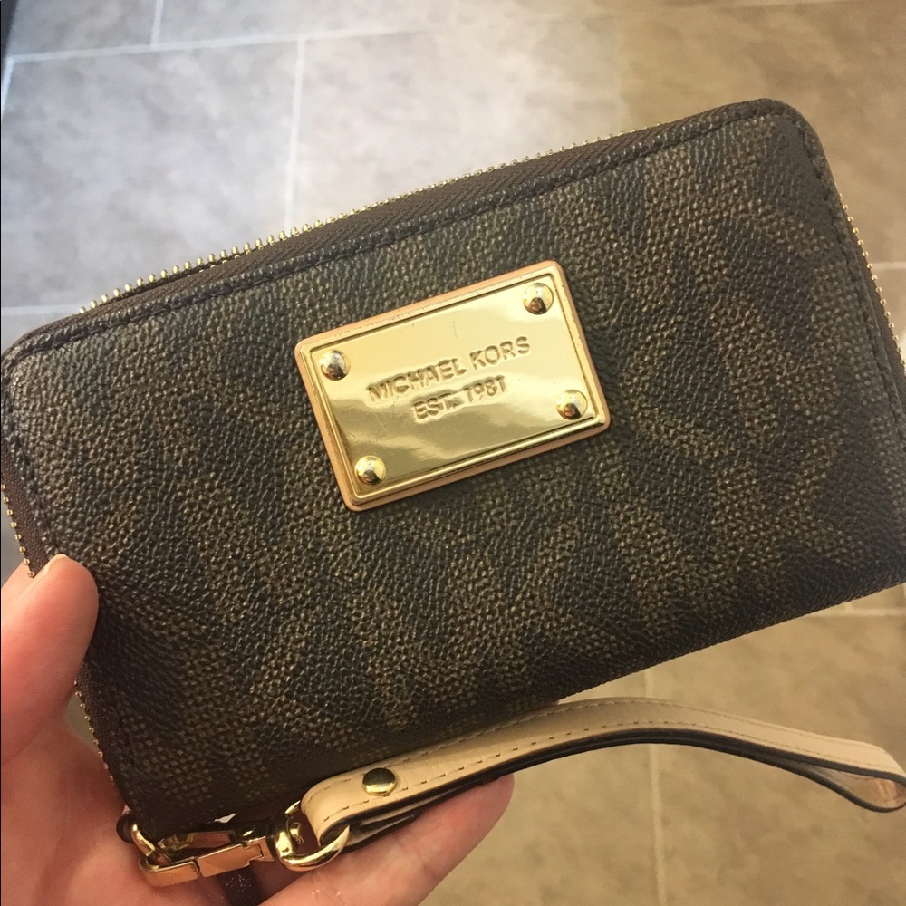 Michael Kors brown Jet Set wallet/wristlet