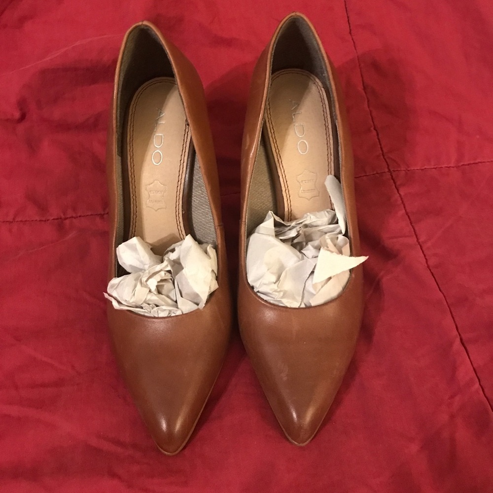 Size 6 Tan Aldo heels