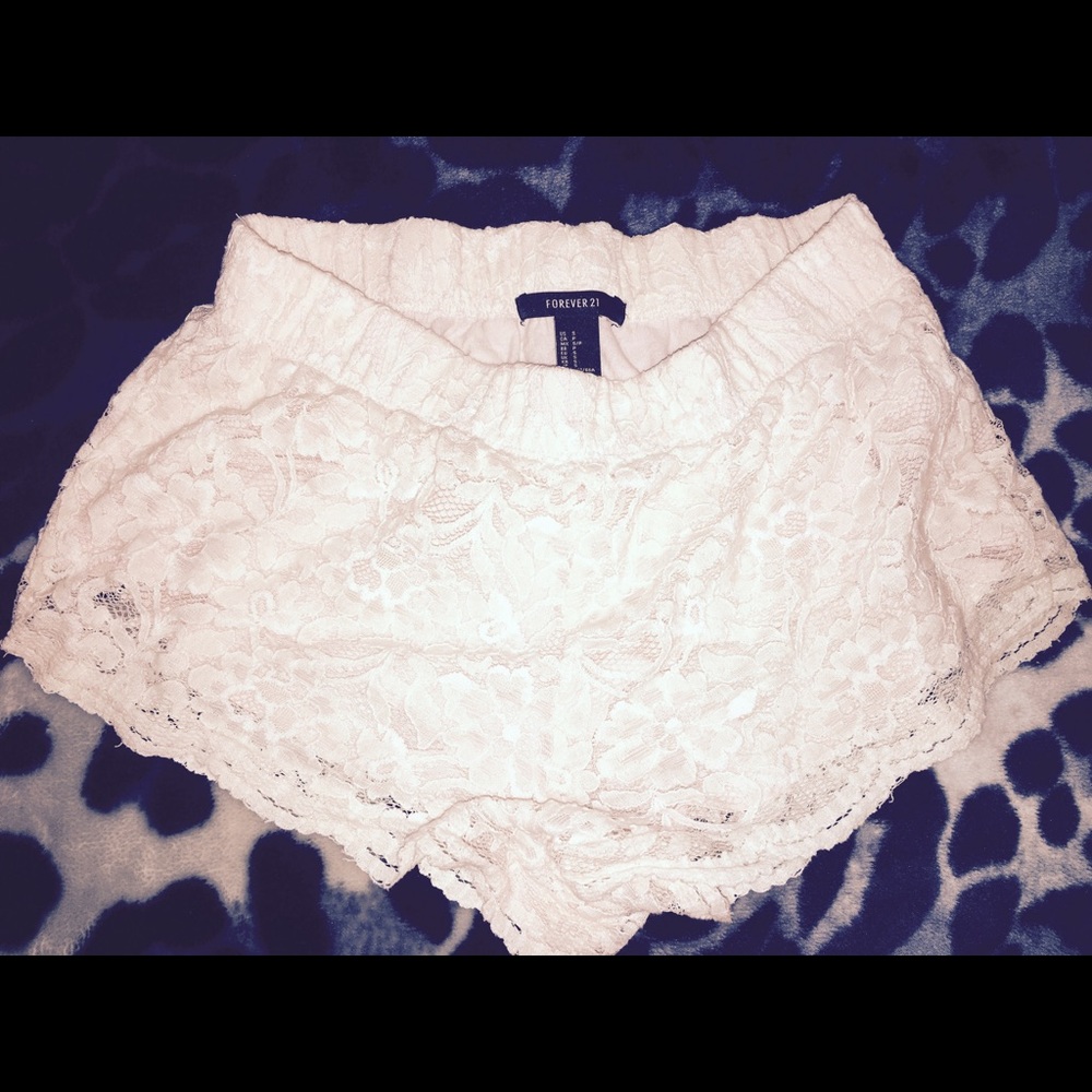 F21 Crotchet Shorts 🌷