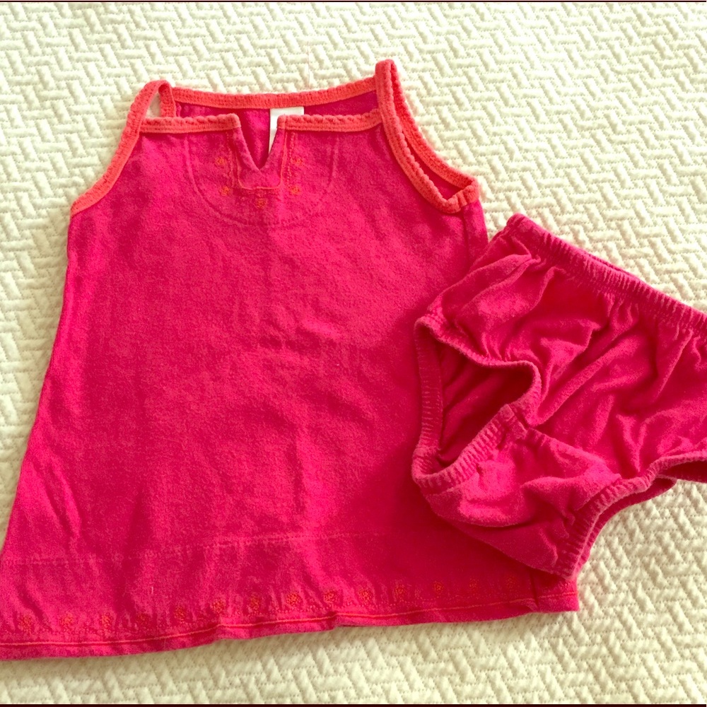 Adorable Gap embroidered newborn tunic set