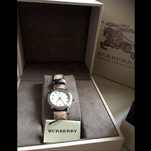 Sold locally 💯% Authentic Burberry Watch - Picture 3 of 6