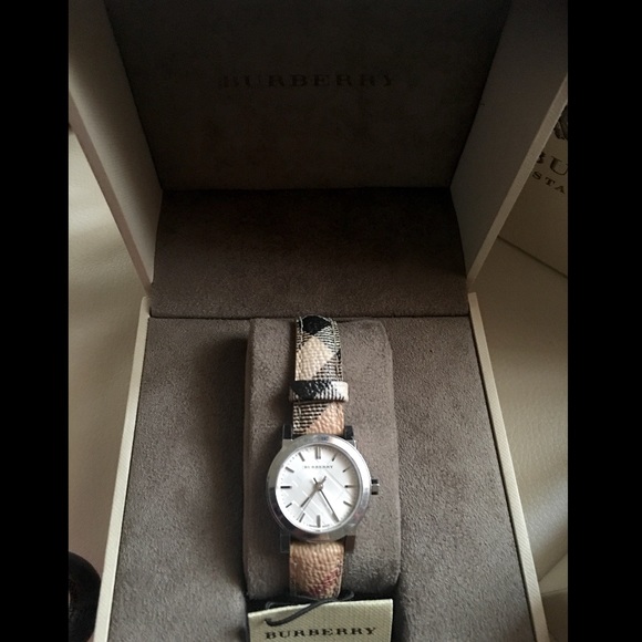 Sold locally 💯% Authentic Burberry Watch - Picture 6 of 6