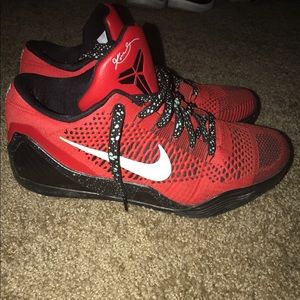 Kobe low top 9. University red