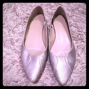 NWOT silver Gap flats