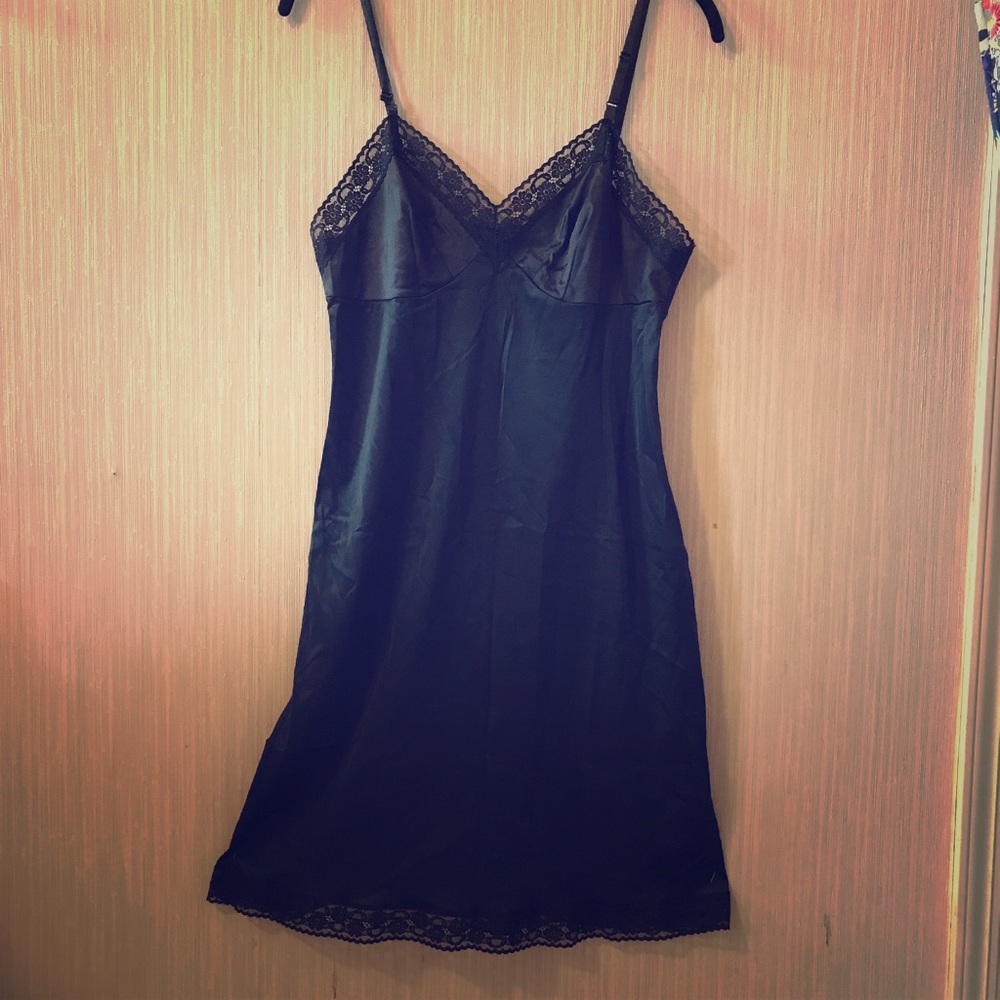 Sz M/L Black Vanity Fair Slip, Vintage