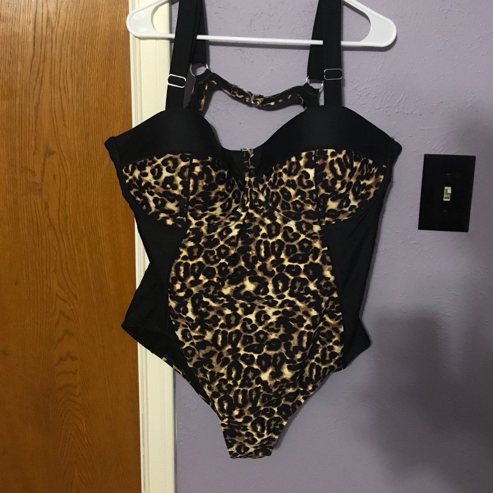 Leopard Print Underwire Swimsuit