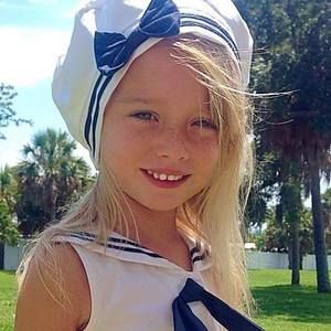 Meet your Posher, Carey