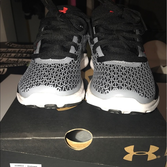 boys under armour tennis shoes