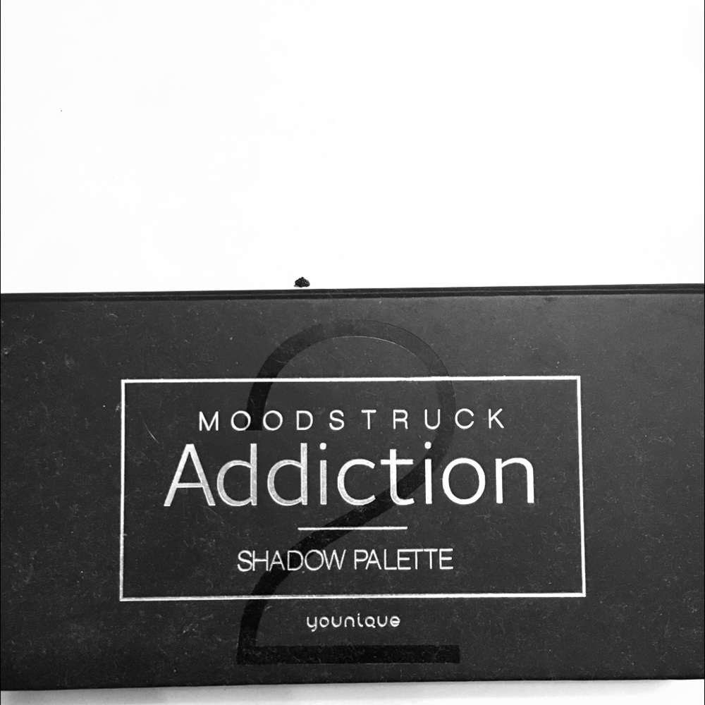 Younique Eyeshadow Palette