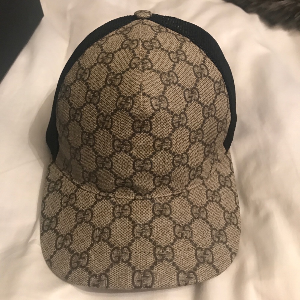 Gucci snap back hat