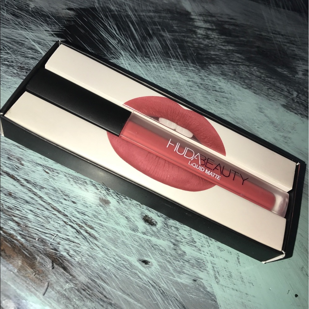 Huda Beauty Liquid Matte Lipstick