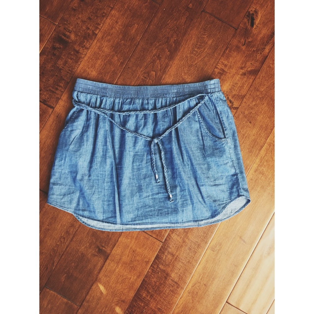 ✨$4 SALE✨ Blue "denim" midi skirt