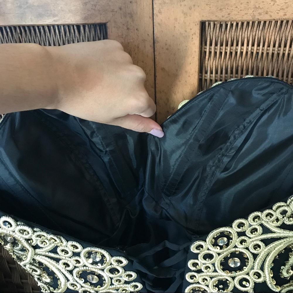 Black and Gold Party Dress - Picture 6 of 7