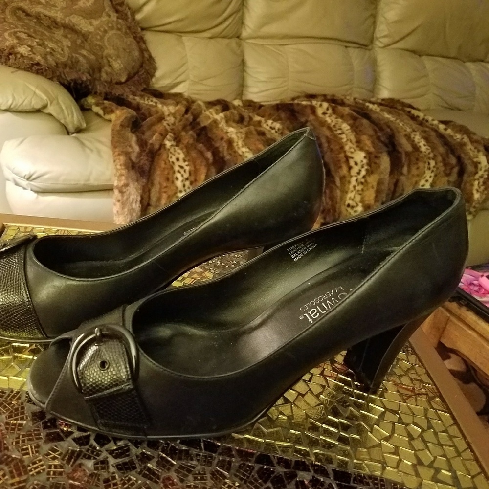 Classic peep toe