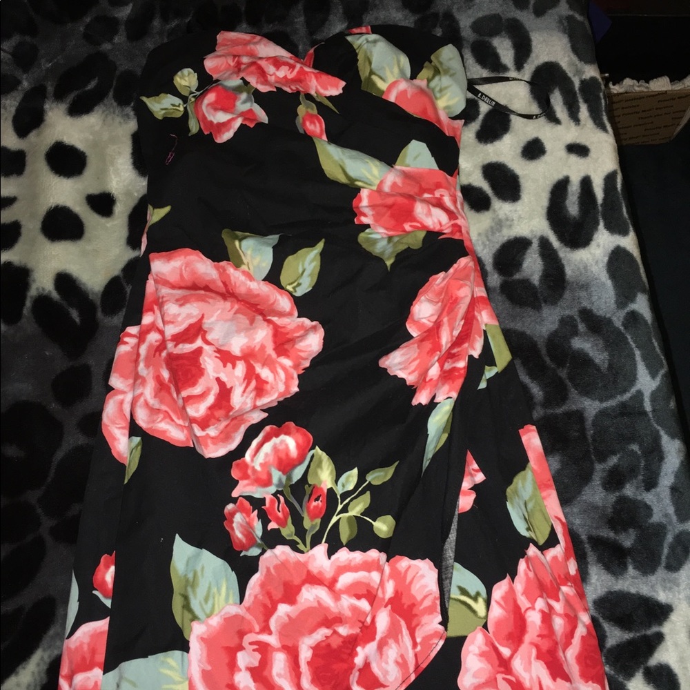 Black floral print Strapless dress 🌸