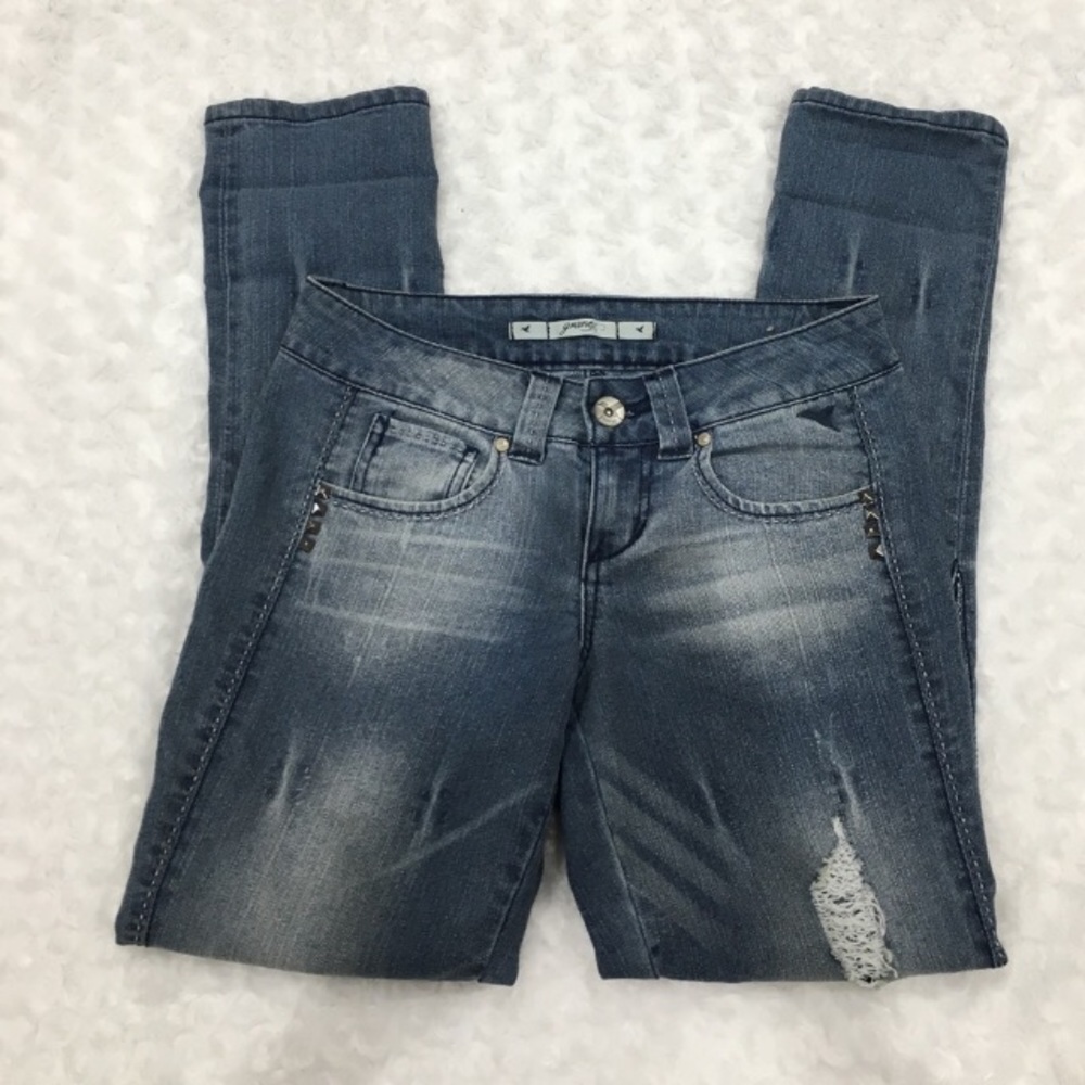 Distressed Jean Capris