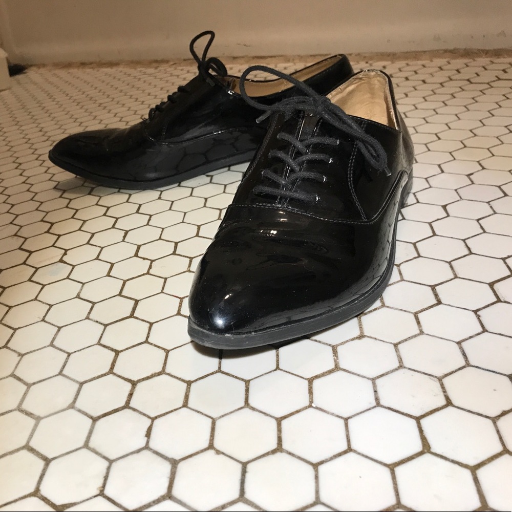 7.5 Forever 21 glossy lace up flats
