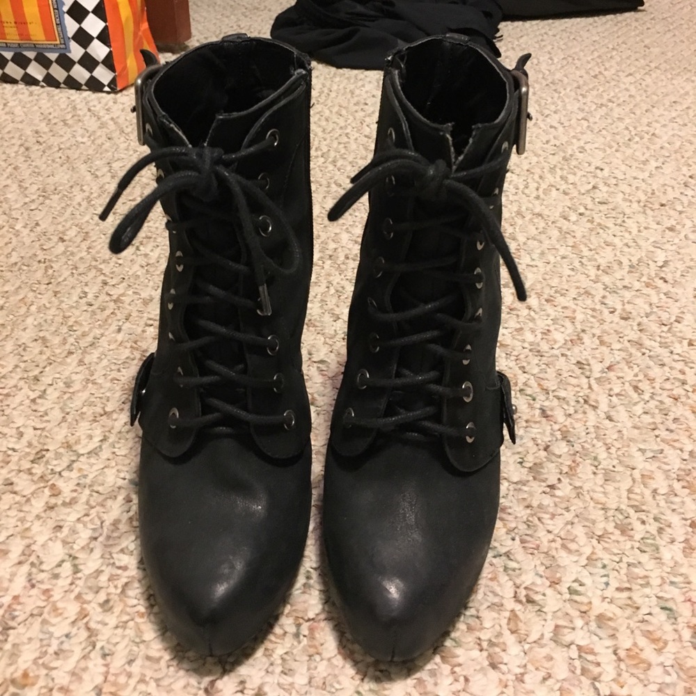 Trouve black leather platform booties sz7