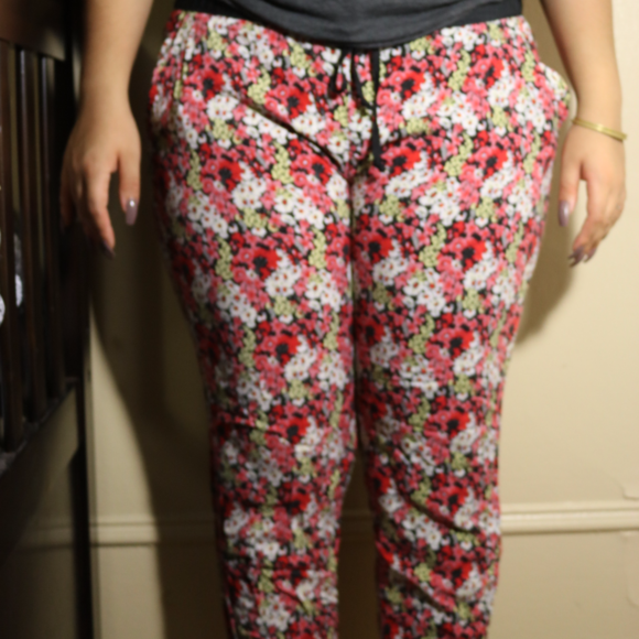 FLOWER PRINT LOOSE PANTS - Picture 1 of 3