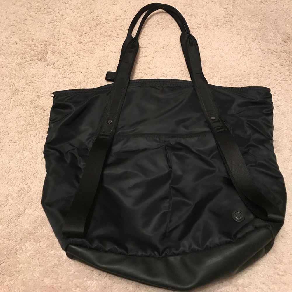 Lululemon tote in amazing condition!