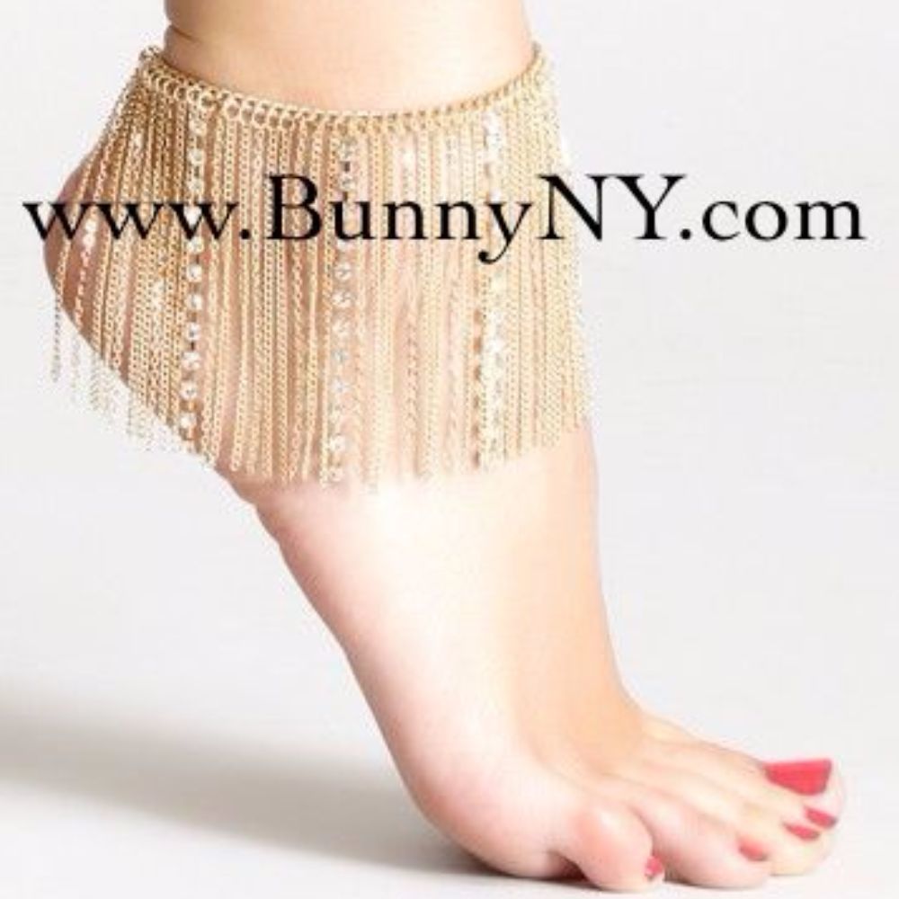 Meet your Posher, Julia. Hi Beauties!