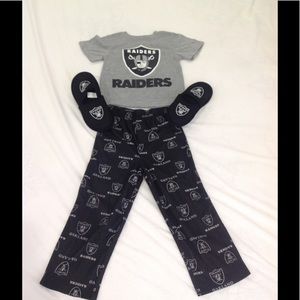 Oakland Raider Pajama/Slipper Set