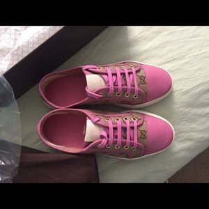 NEW Gucci Sneakers Sz 36